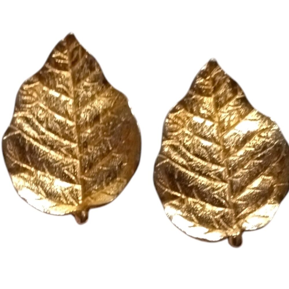 VINTAGE 80s Gold Tone Leaf Clip On Earrings Realistic Texture Crinkle